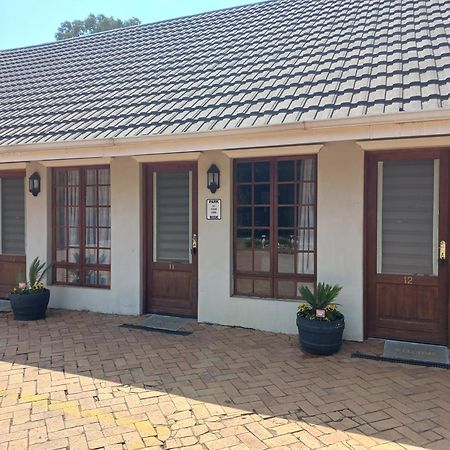 Or Tambo Guest House Kempton Park Exterior photo